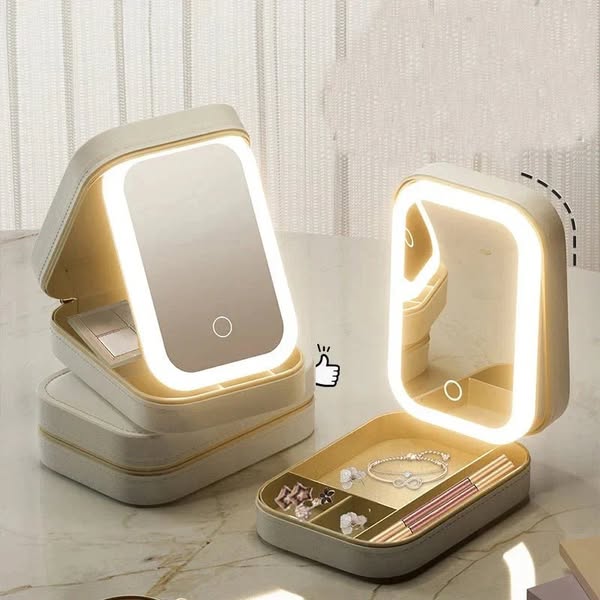 GlowCase™ – Mini LED Makeup Box